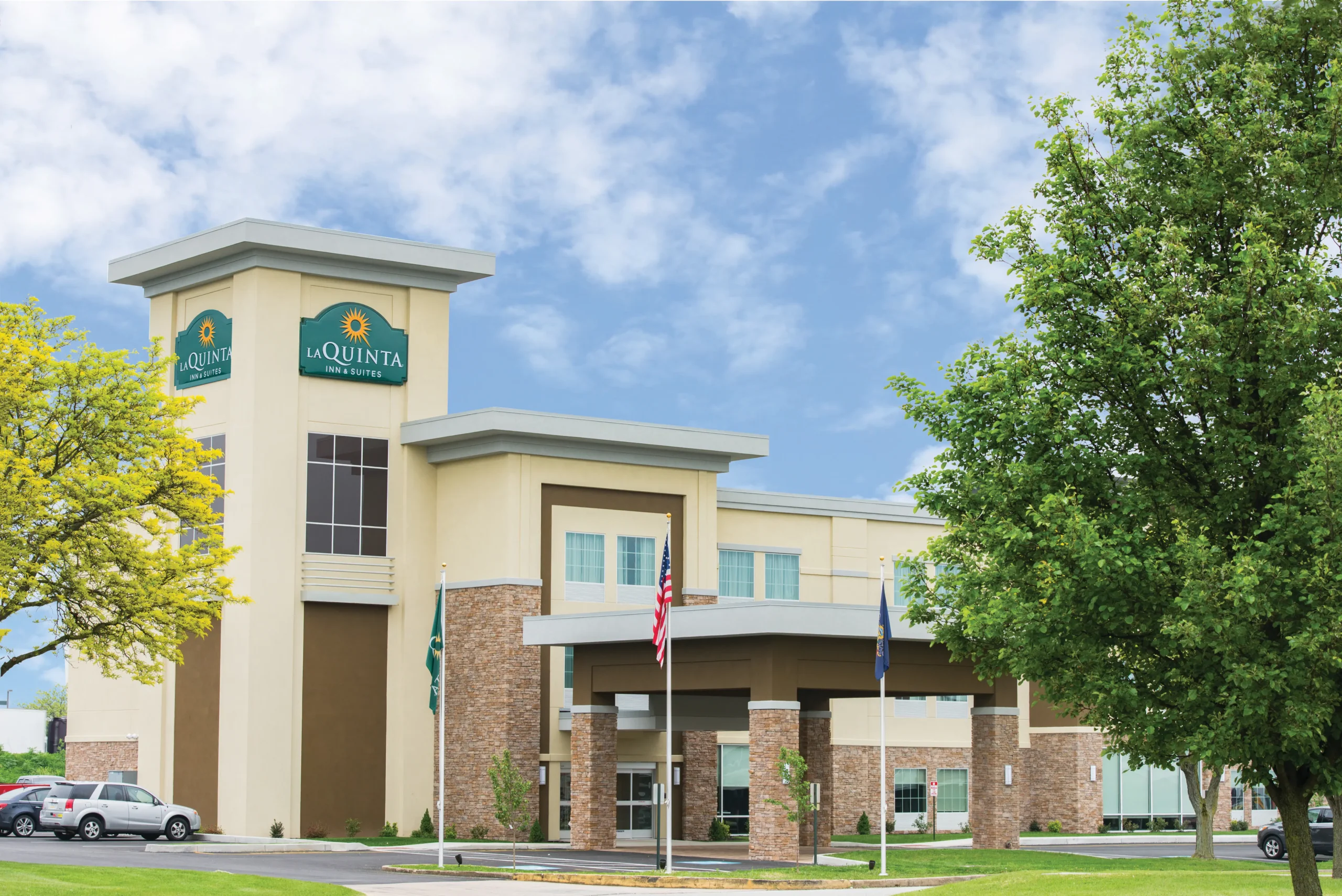  La Quinta Inn &  Suites
